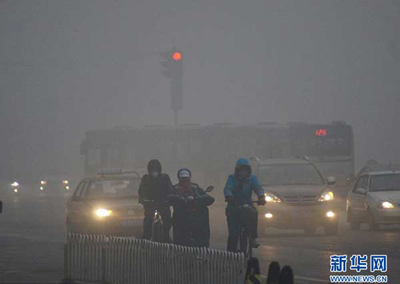 阴霾天气空气污染严重（图片来源于新华网）