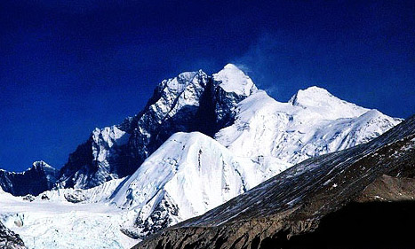 西藏日喀则洛子峰